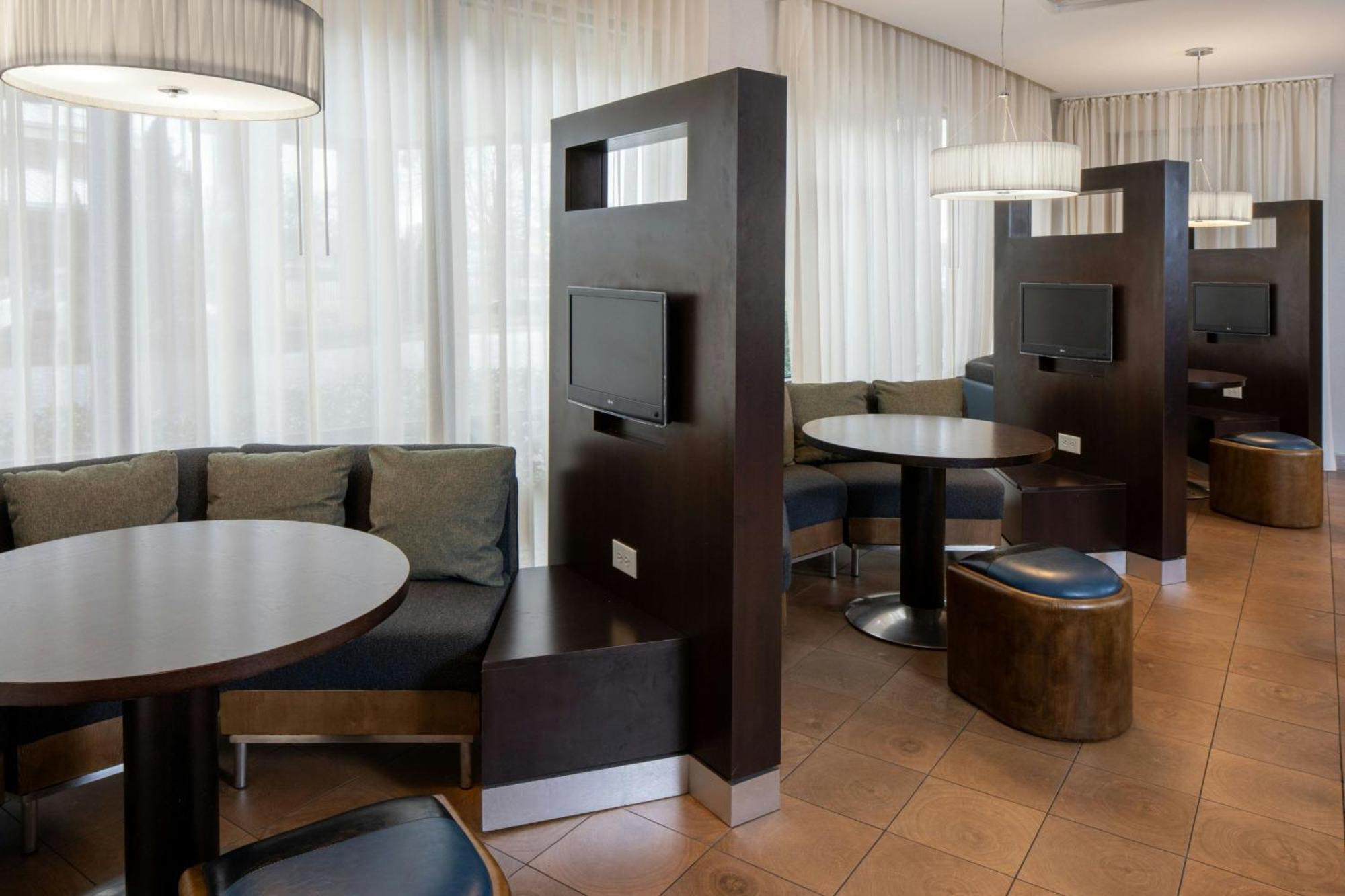 Hotel Courtyard By Marriott Jackson Airport/Pearl Exterior foto
